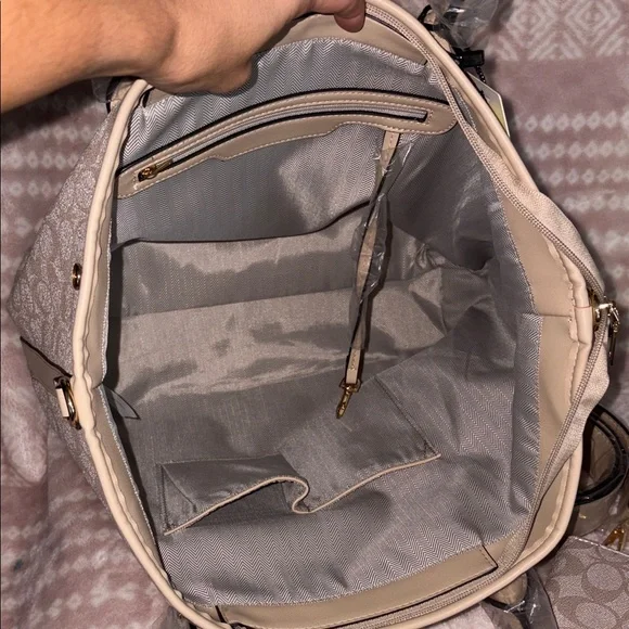 Elegant Beige Tote Bag - Picture 6 of 16